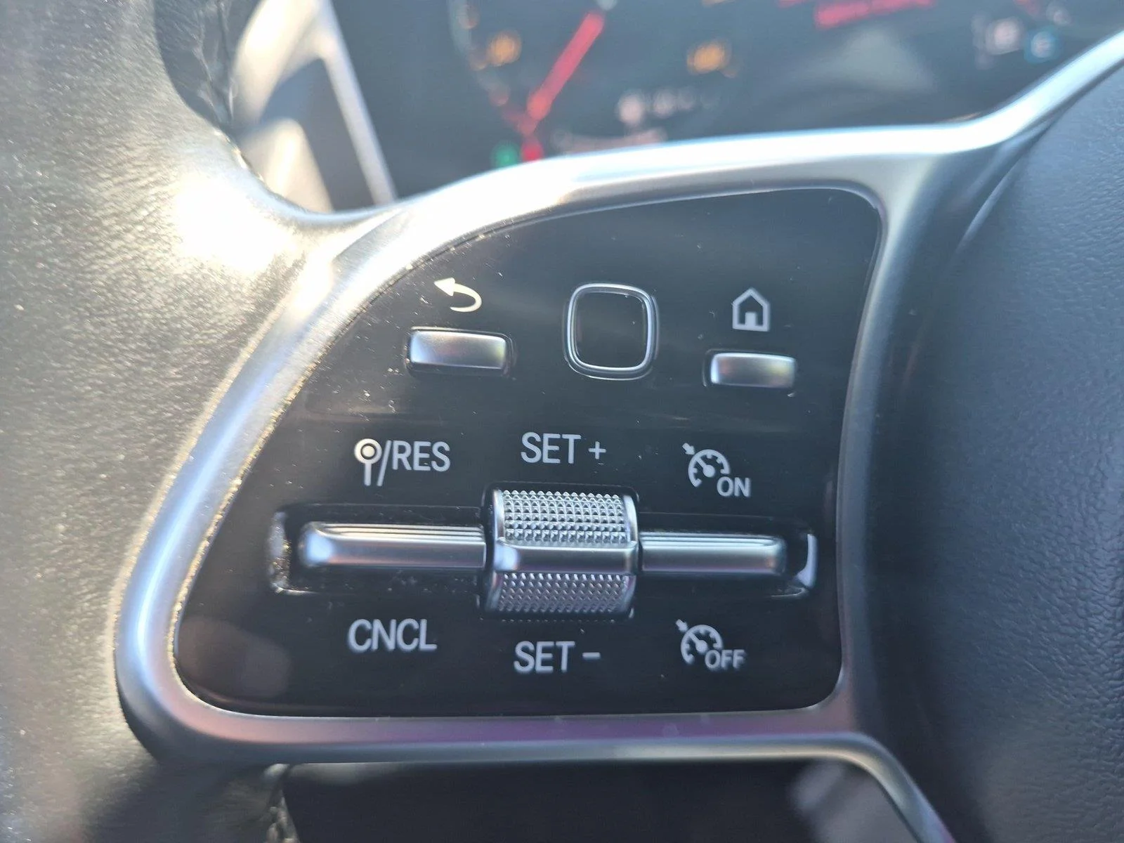Used 2021 Rose Gold Metallic Mercedes-Benz GLA 250 image 19
