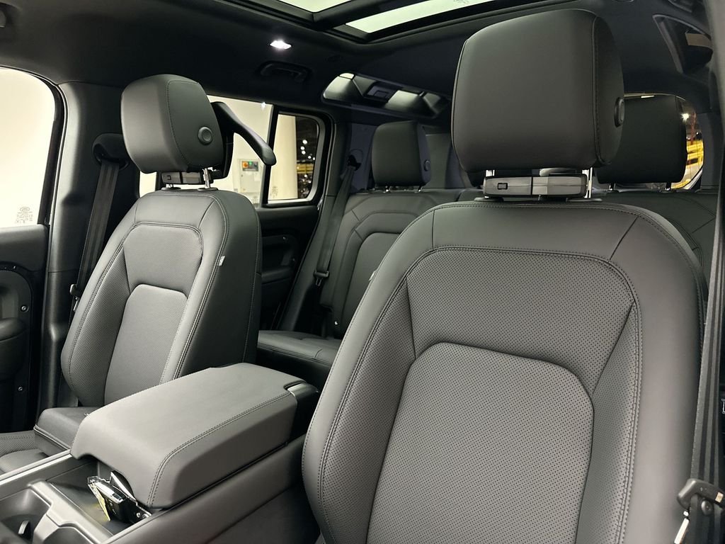 New 2026 Santorini Black Land Rover S image 10