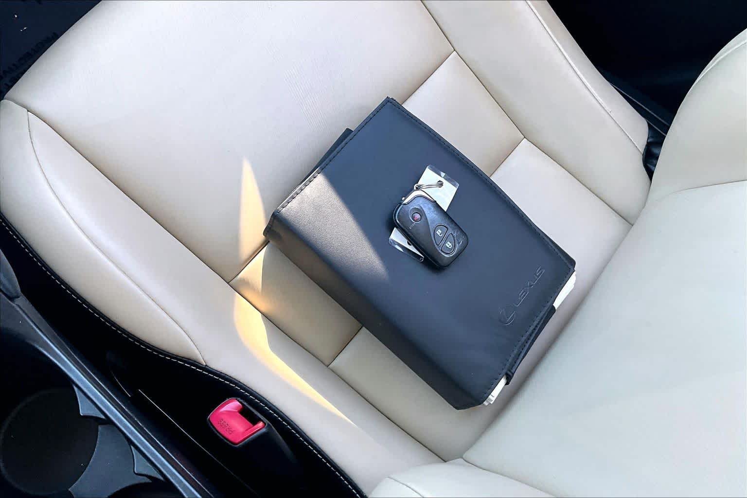 Used 2014 Silver Lining Metallic Lexus Hybrid image 14