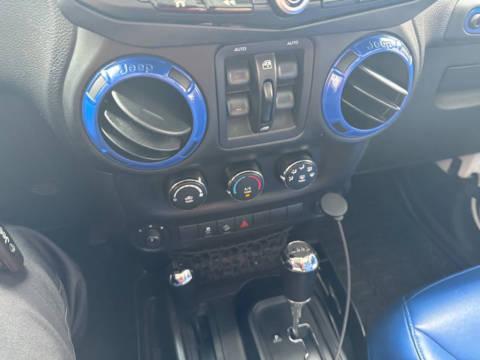 Used 2014 Bright White Clearcoat Jeep Sport image 13