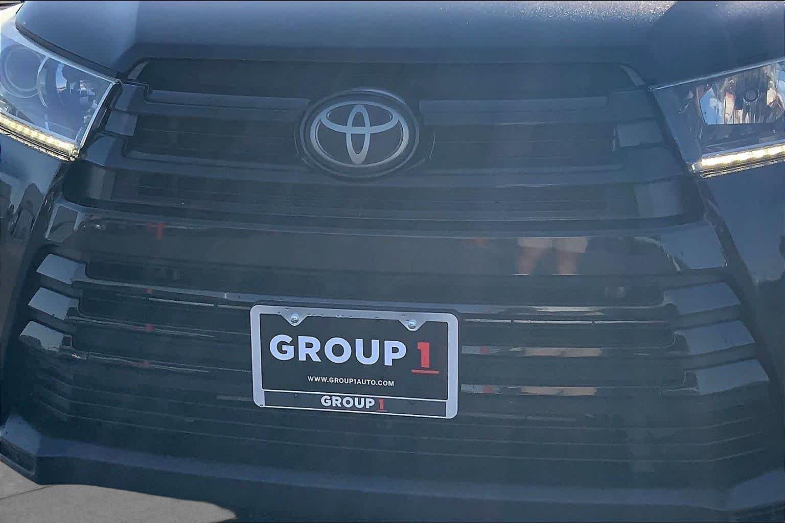 Used 2018 Midnight Black Metallic Toyota XLE image 30
