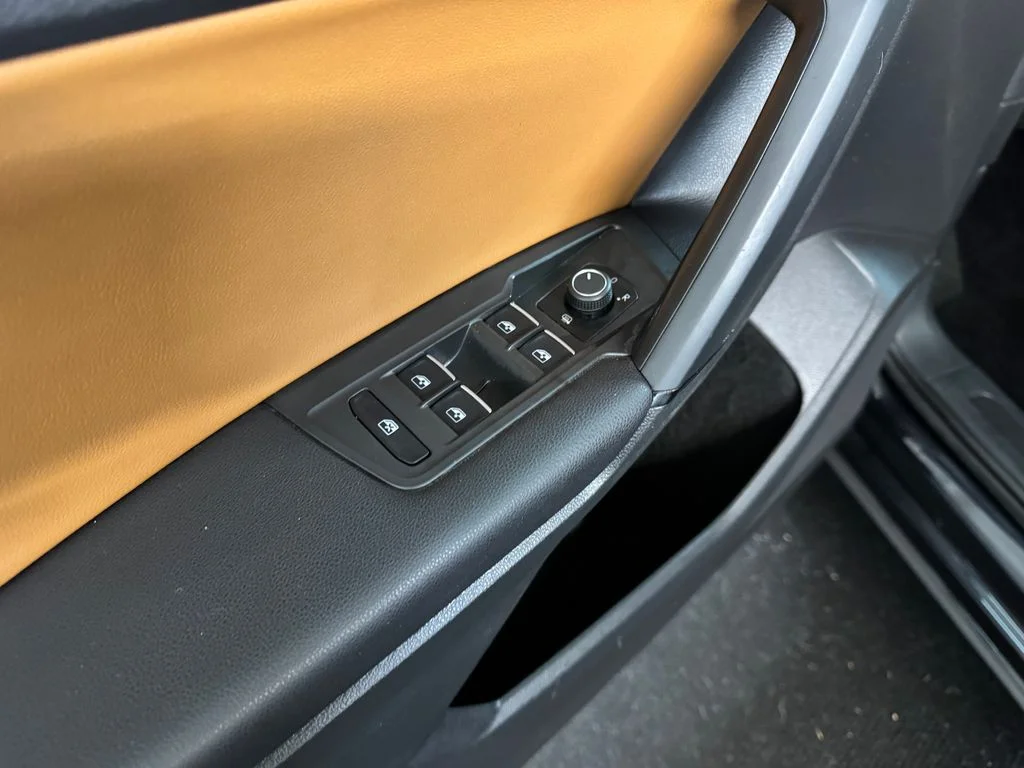Used 2019 Black Volkswagen 2.0T SE image 14