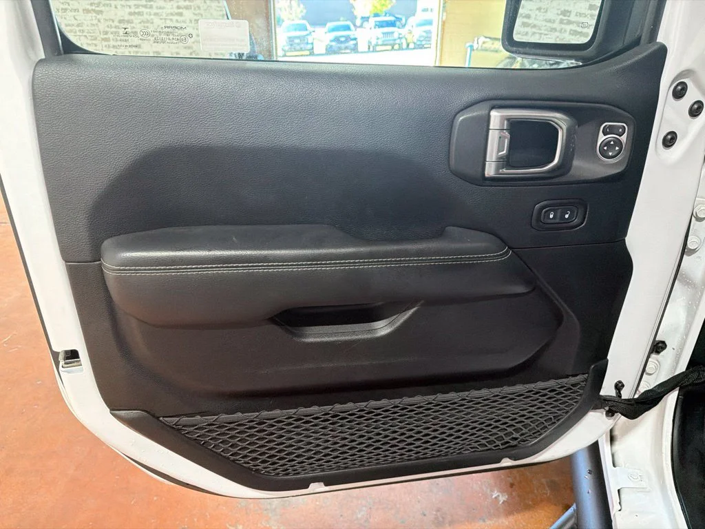Used 2019 Bright White Clearcoat Jeep Unlimited Sahara image 31