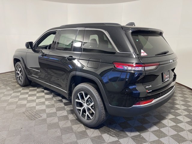 2025 Jeep Grand Cherokee Limited photo 2