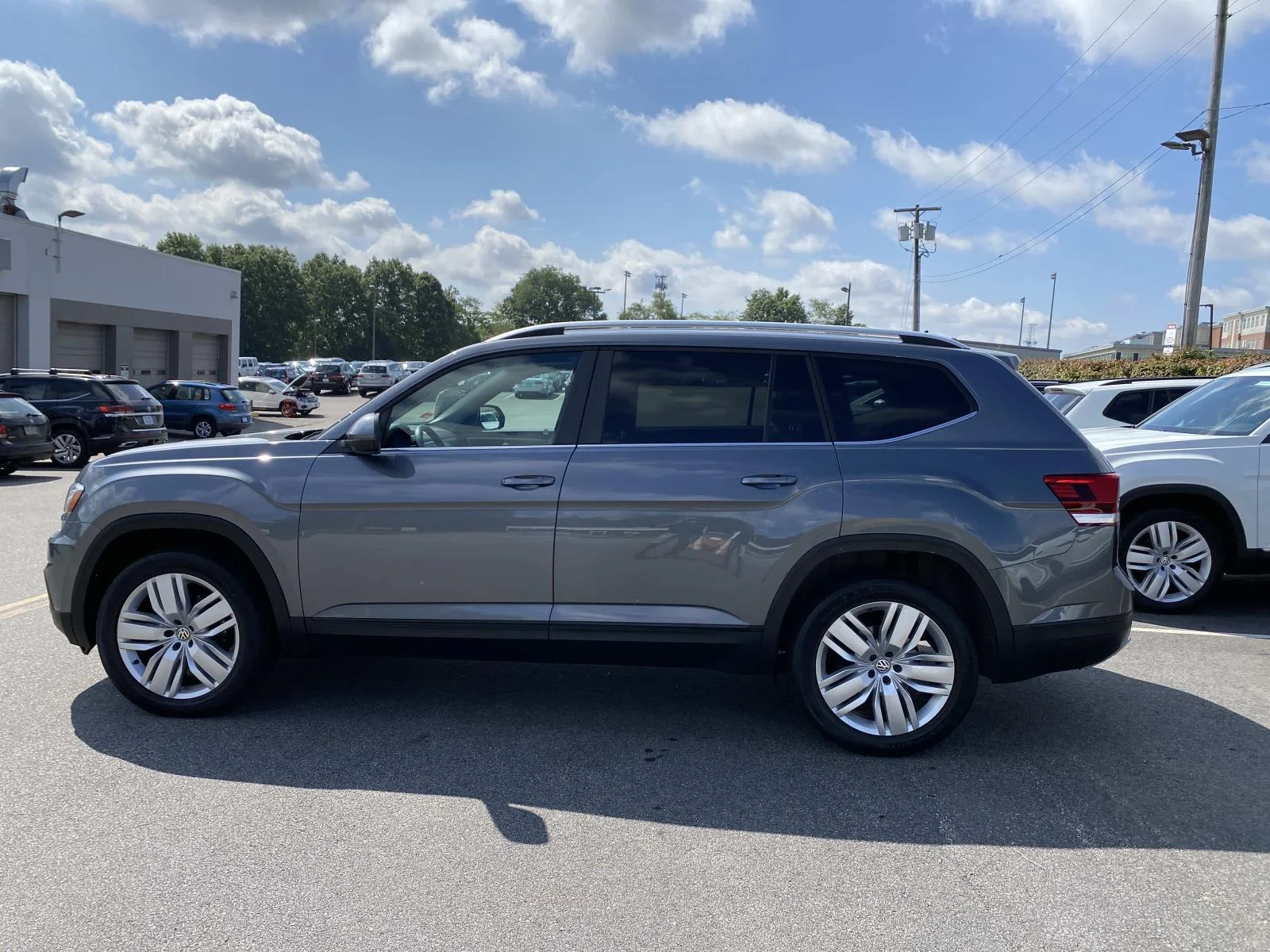 Used 2019 Volkswagen Atlas SE w/Tech with VIN 1V2UR2CA0KC530492 for sale in East Providence, RI
