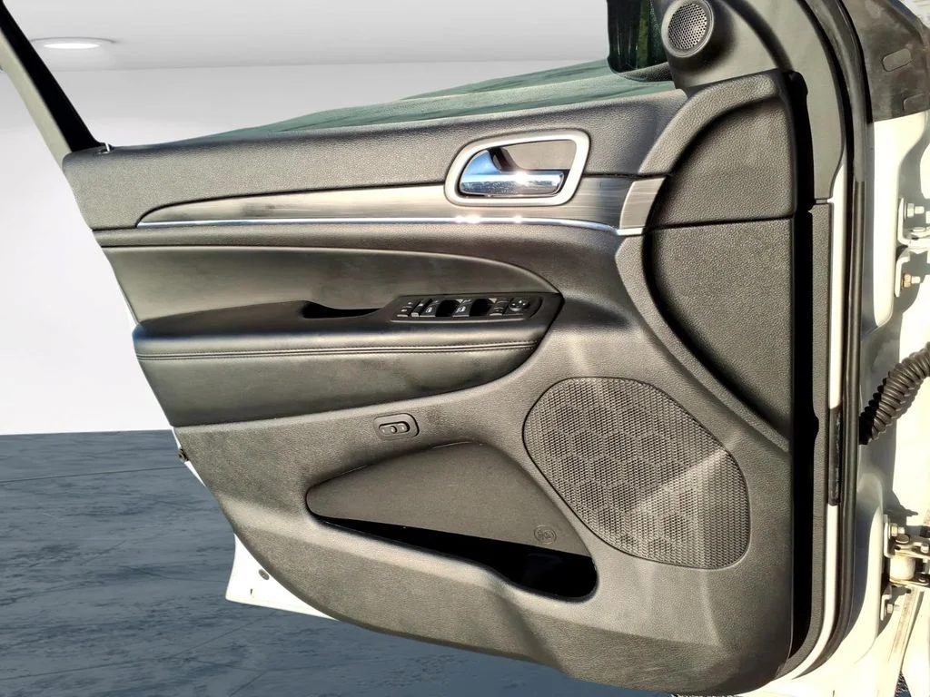 Used 2022 White Jeep Limited image 29