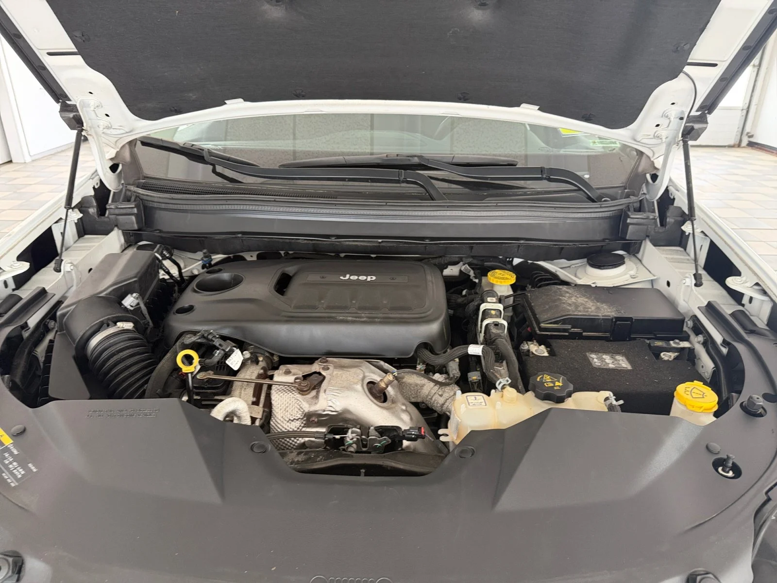 Used 2019 Bright White Clearcoat Jeep Limited image 6