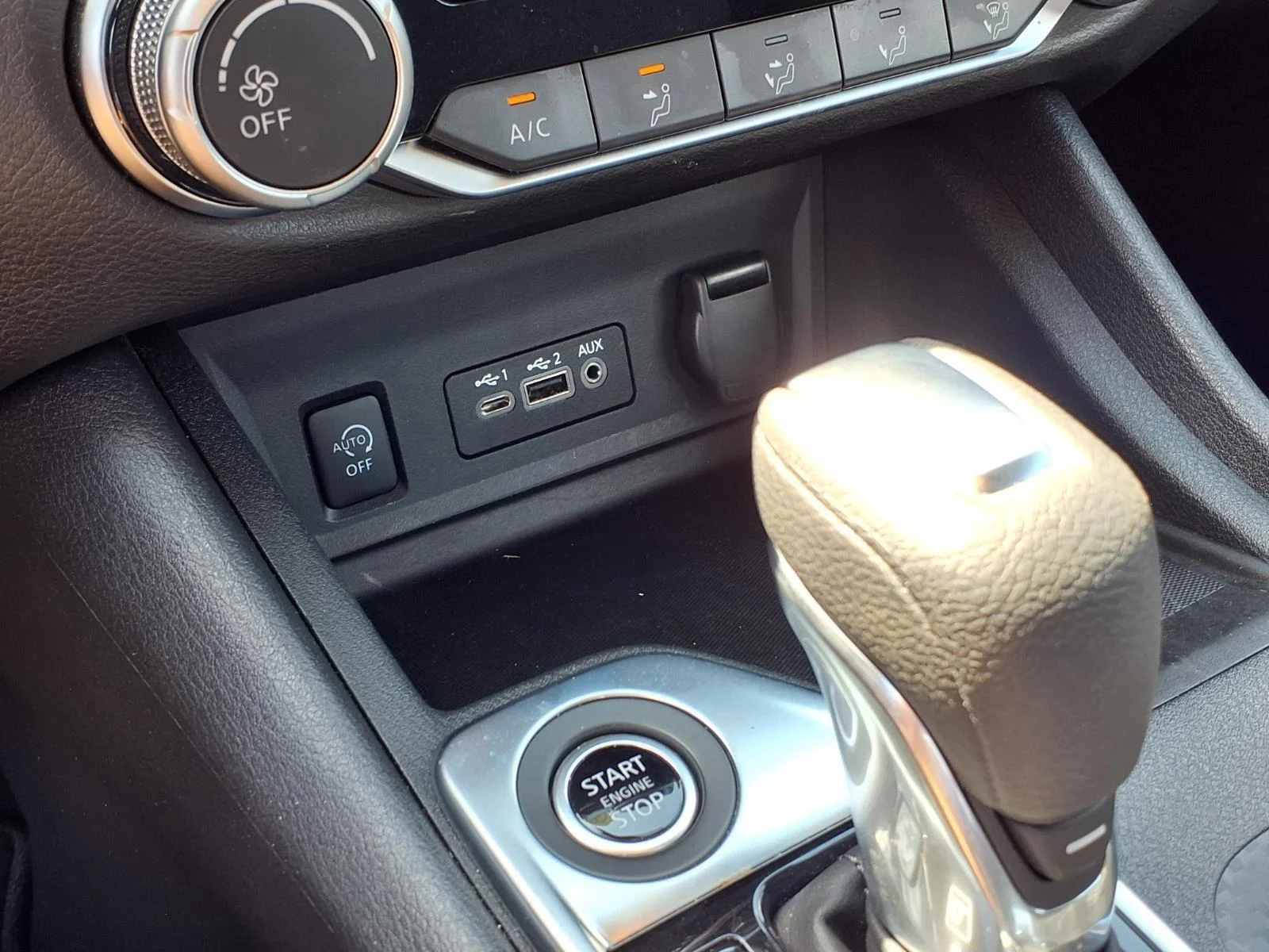 Used 2025 Rosewood Metallic Nissan SV image 6