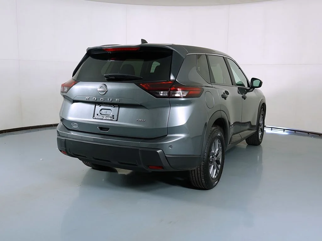 Used 2024 Gray Nissan S image 4