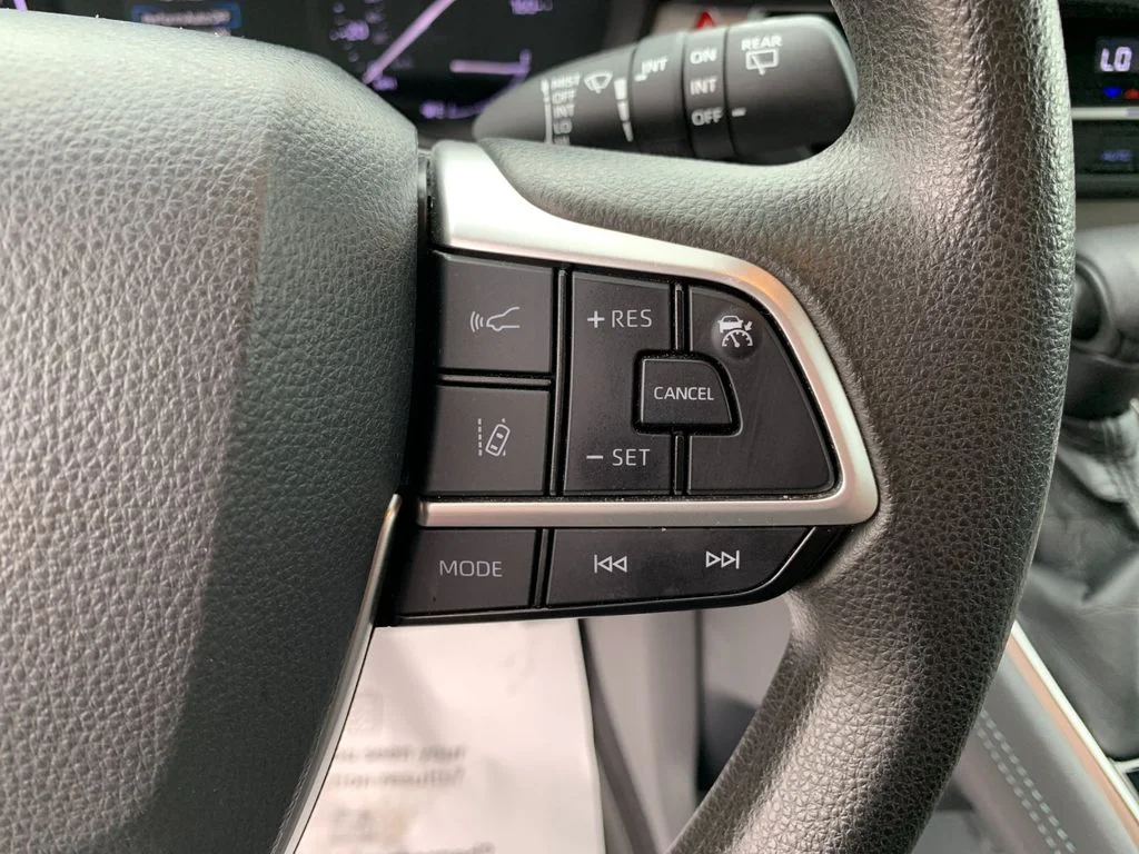 Used 2021  Toyota LE image 30