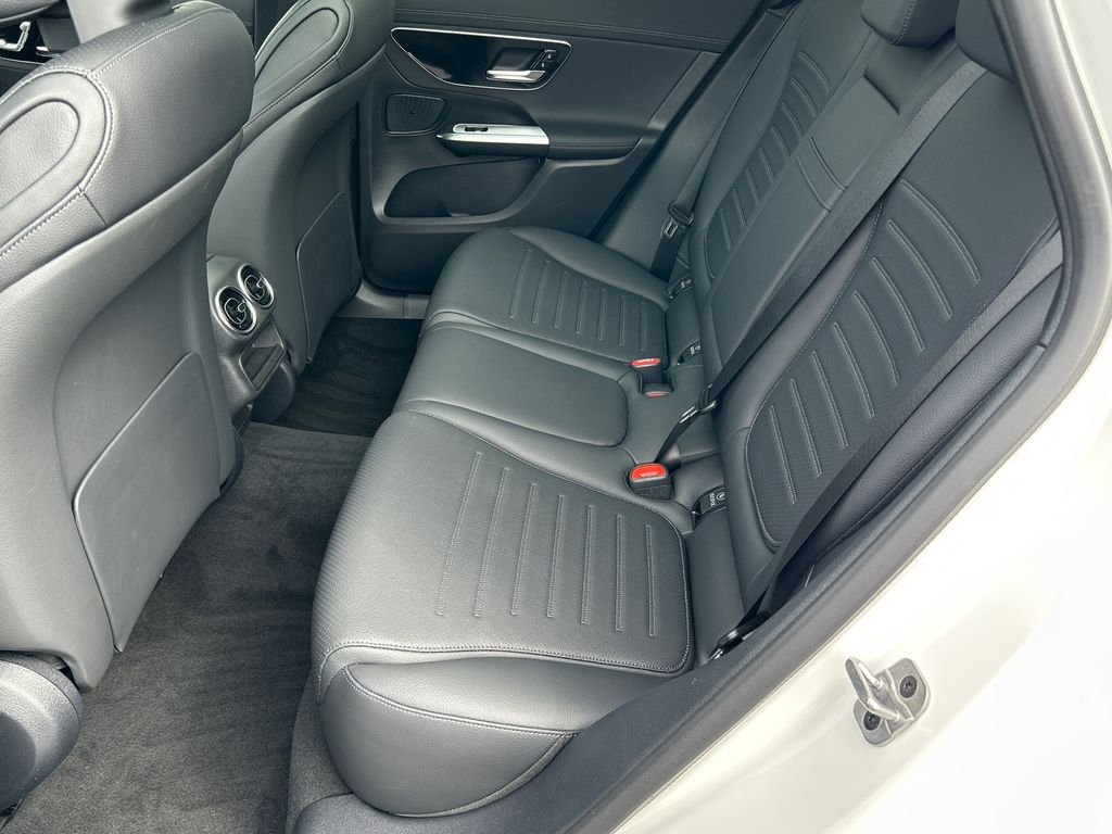 New 2026 Polar White Mercedes-Benz GLC 300 image 24
