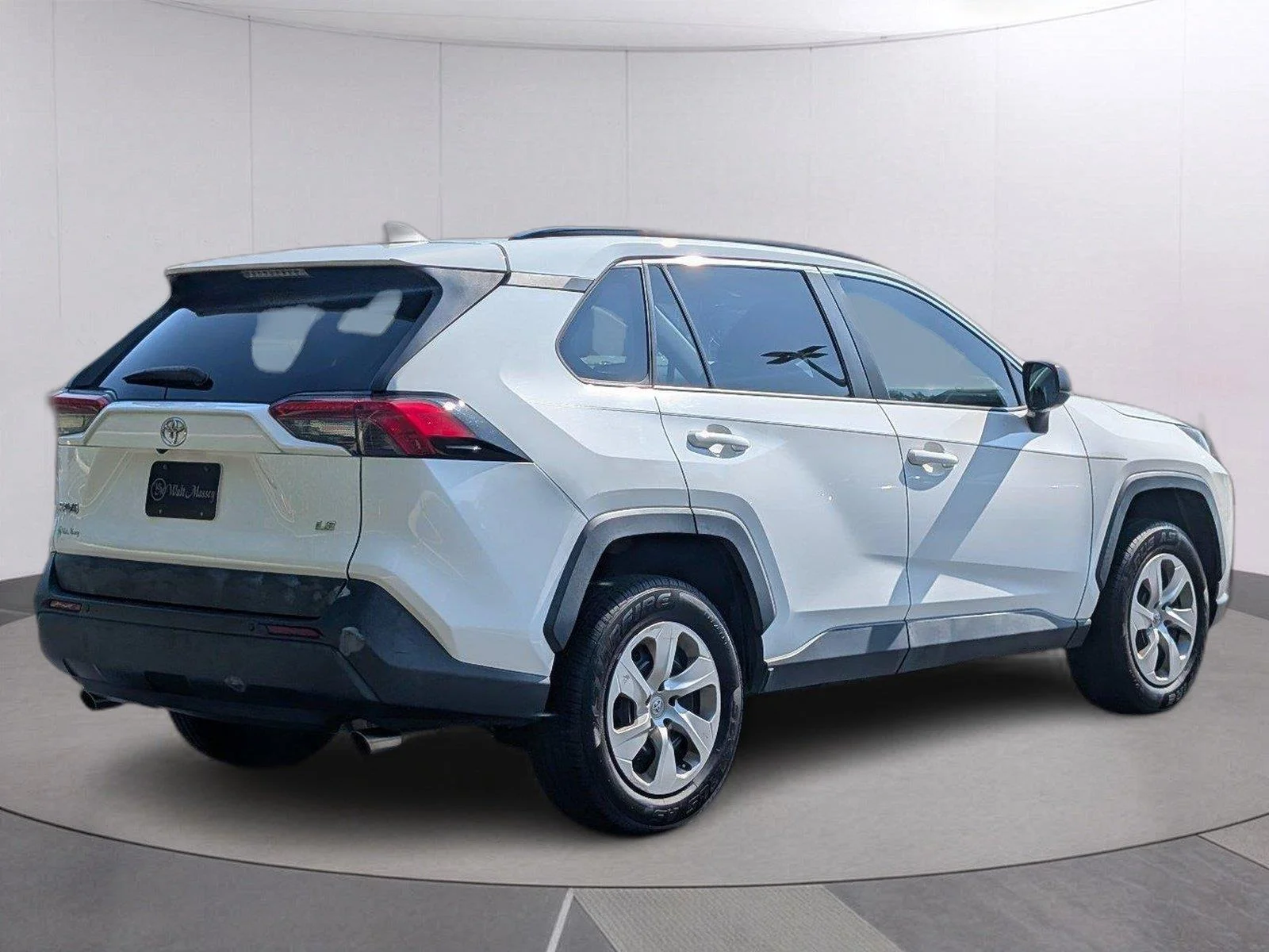 Used 2019 Super White Toyota LE image 7