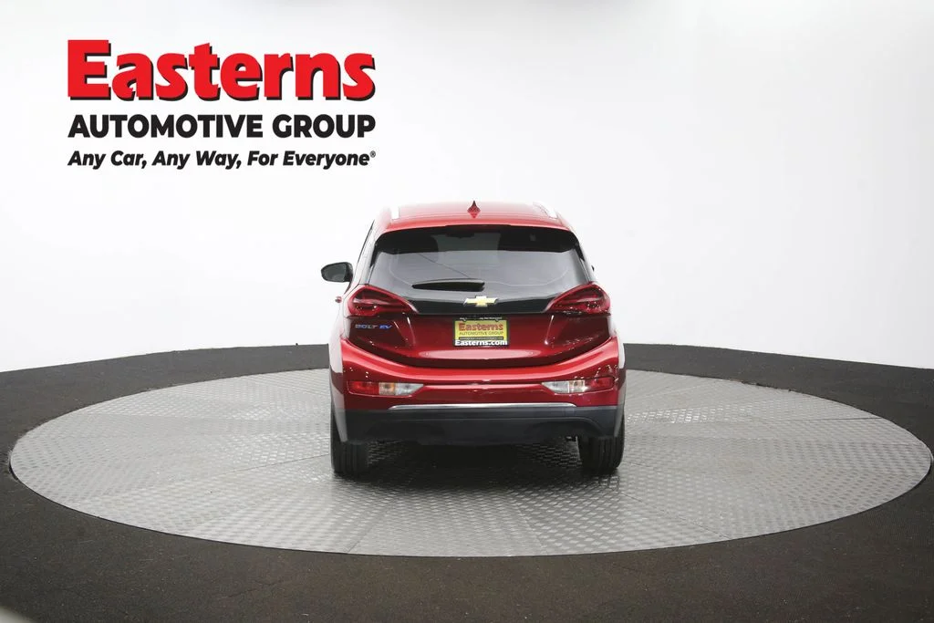 Used 2018 Red Chevrolet Premier image 39