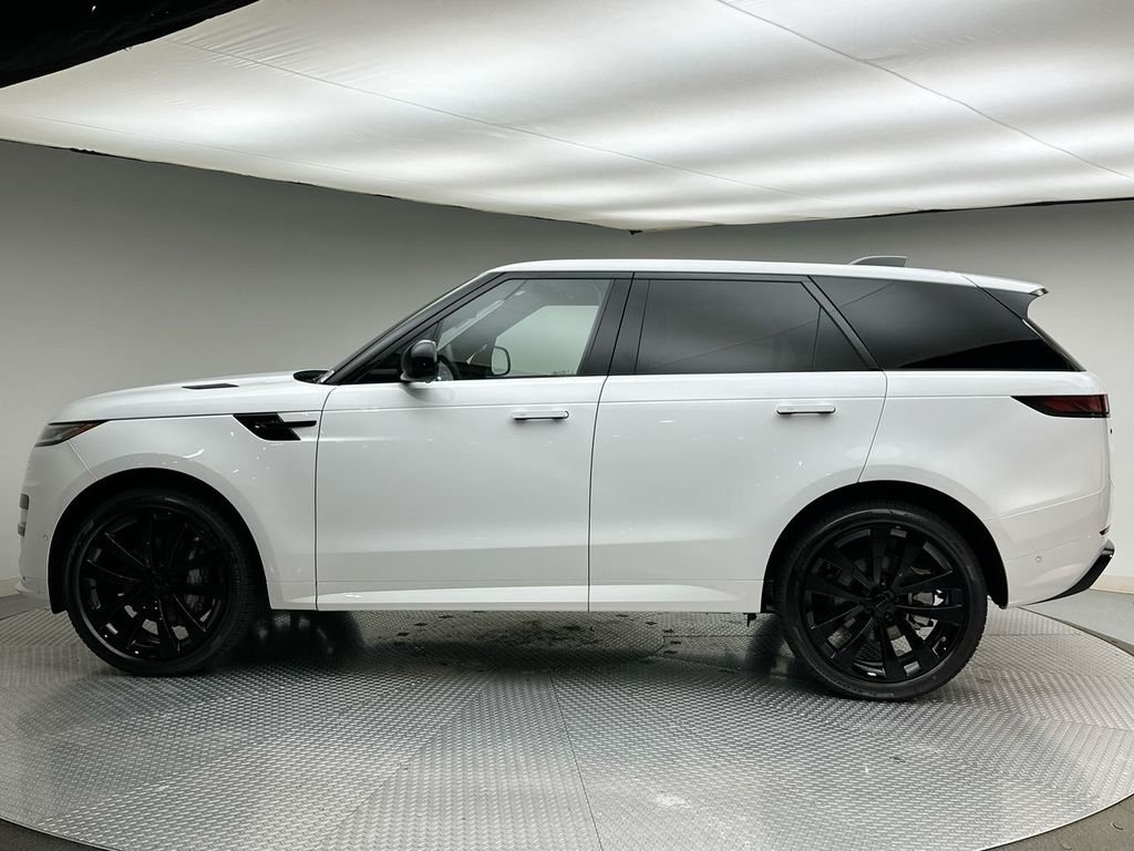 New 2026 Fuji White Land Rover Dynamic SE image 2