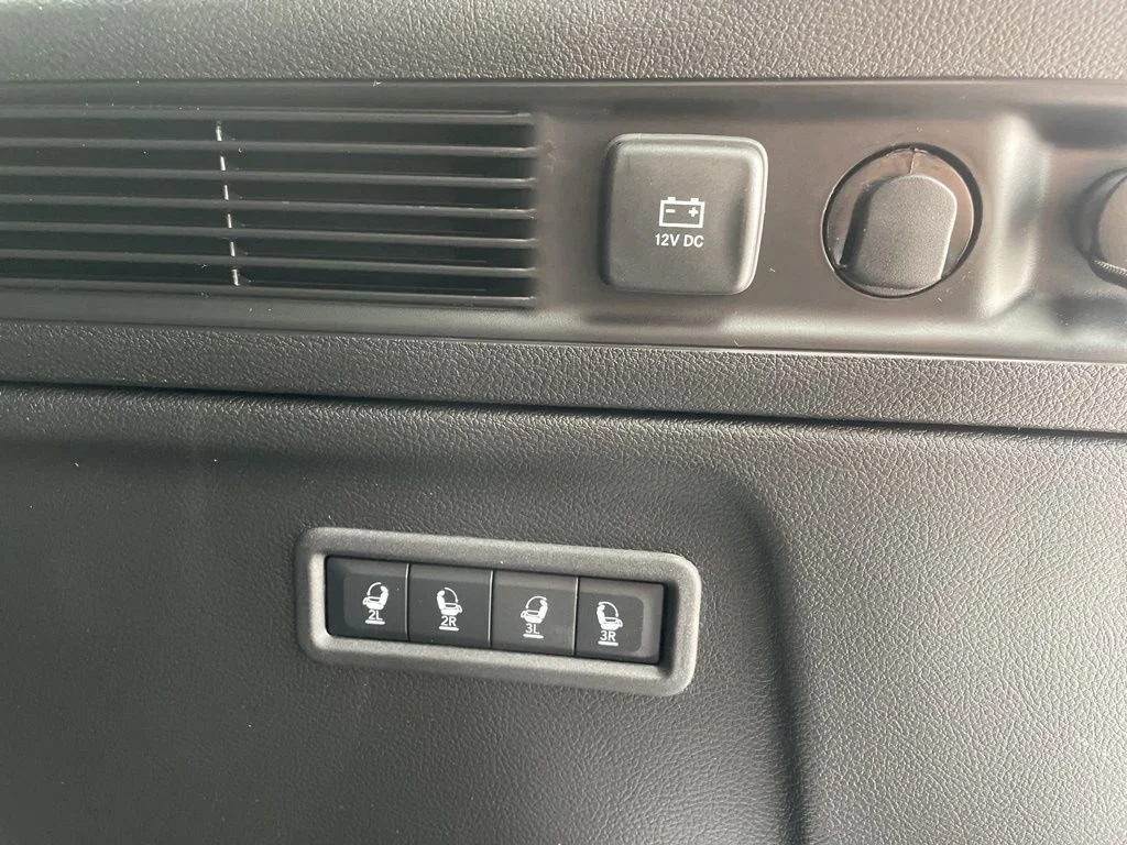 New 2026 Silver-Zynith Exterior Paint Jeep Limited Altitude image 14