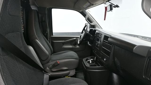 Used 2025 White GMC Work Van image 17