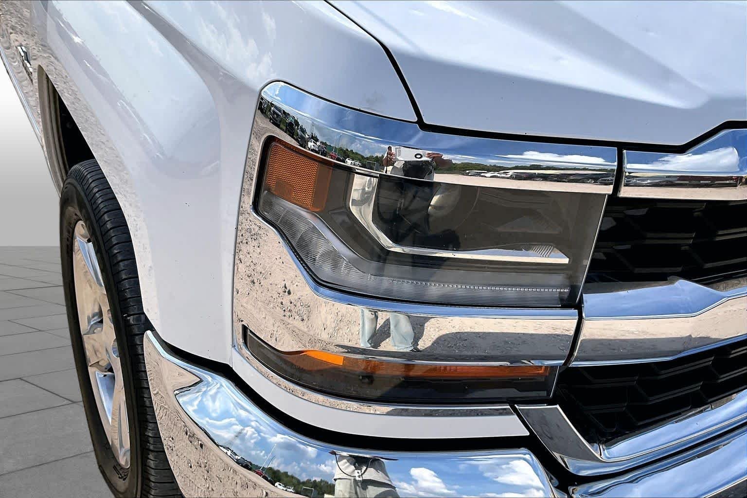 Used 2017 Summit White Chevrolet LT image 27