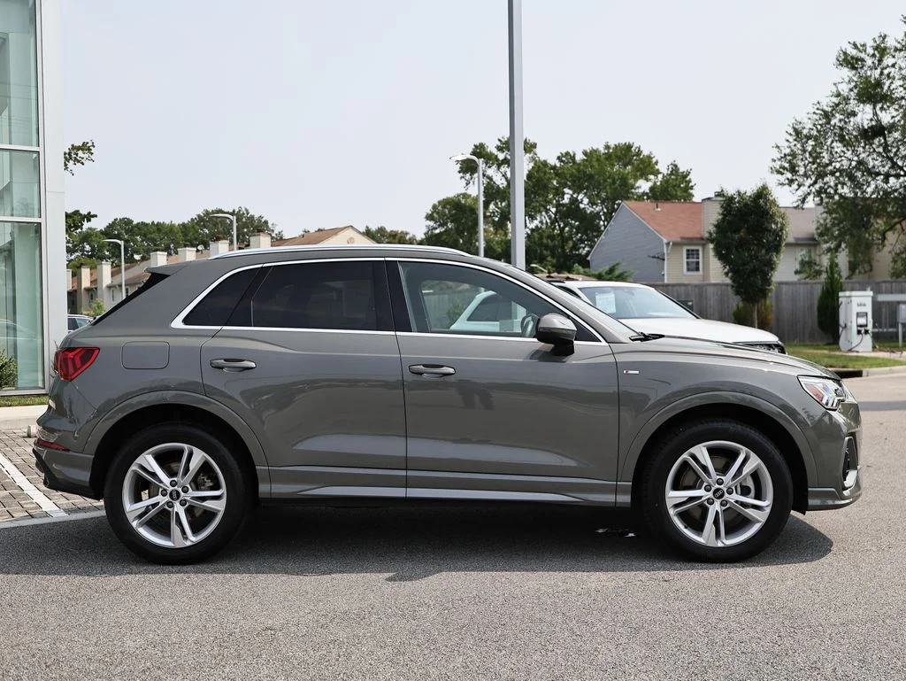 Used 2024 Gray Audi Premium Plus image 4