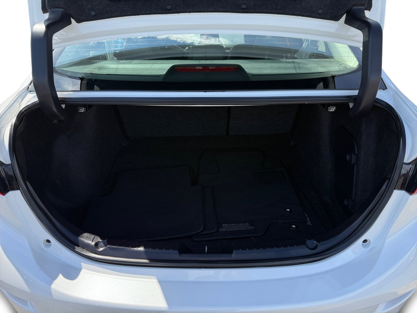 Used 2018 Snowflake White Pearl Mazda Touring image 17