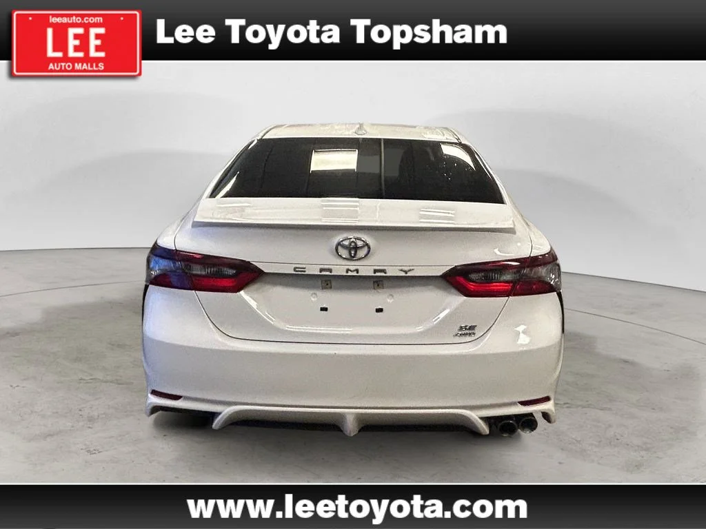 Used 2023 Ice Toyota SE image 4
