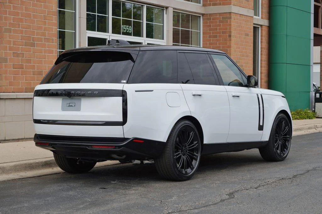 New 2026 Fuji White Land Rover SE image 5