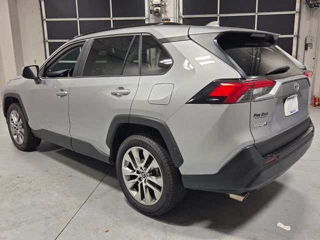 Used 2021 Silver Toyota XLE Premium image 9