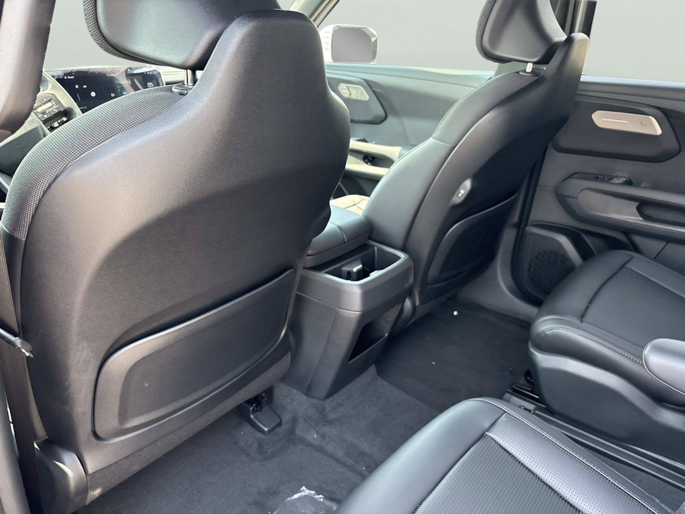 New 2027 Glacial White Pearl Kia S image 13