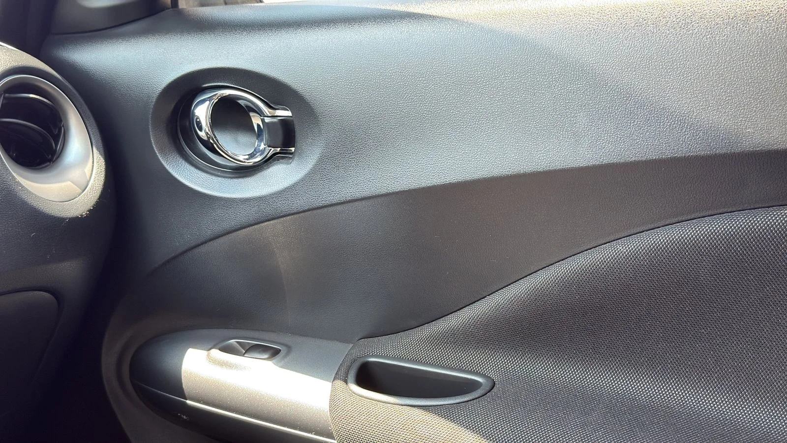 Used 2015 White Nissan SV image 19