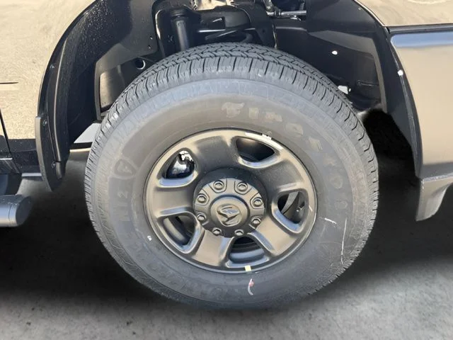 New 2026 Diamond Black Crystal Pearl-Coat Exterior Paint RAM Tradesman image 19