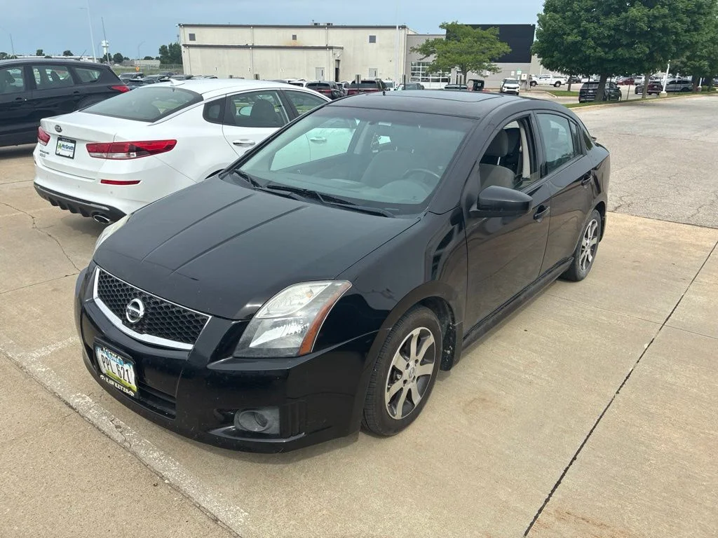 Used 2012 Black Nissan 2.0 SR image 2