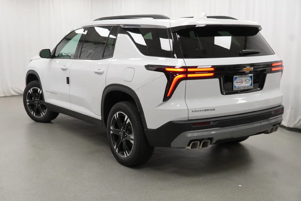 New 2027 Summit White Chevrolet LT image 18