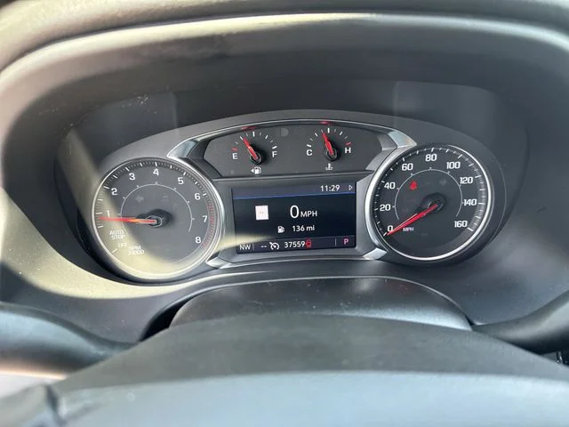 Used 2023 White GMC SLT image 21