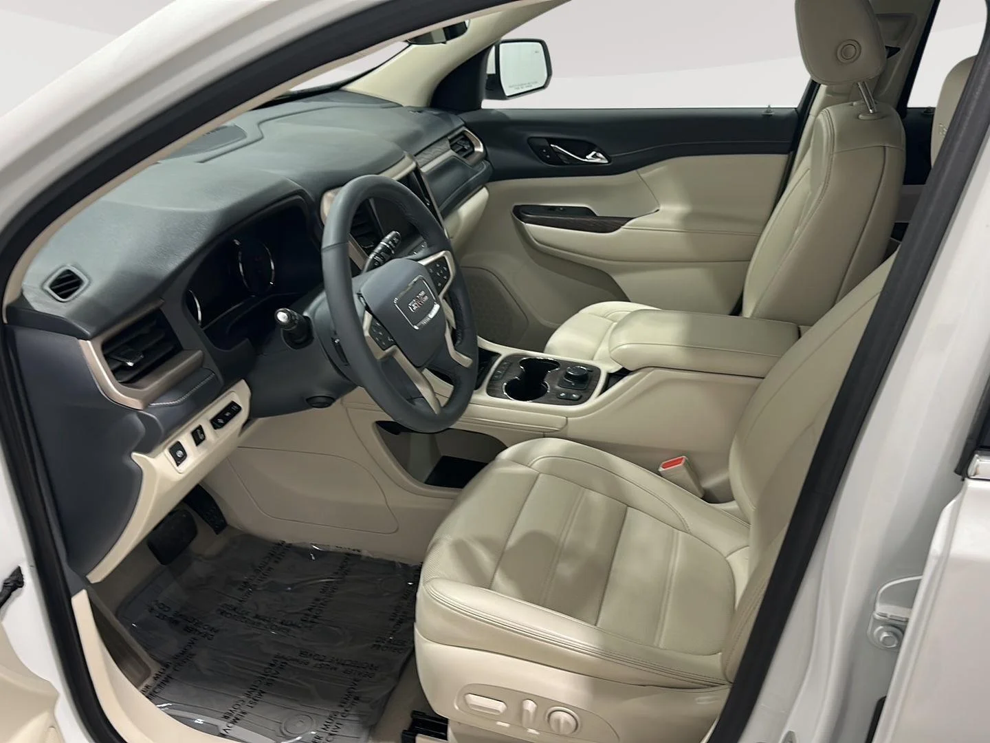 Used 2023 White Frost Tricoat GMC Denali image 19