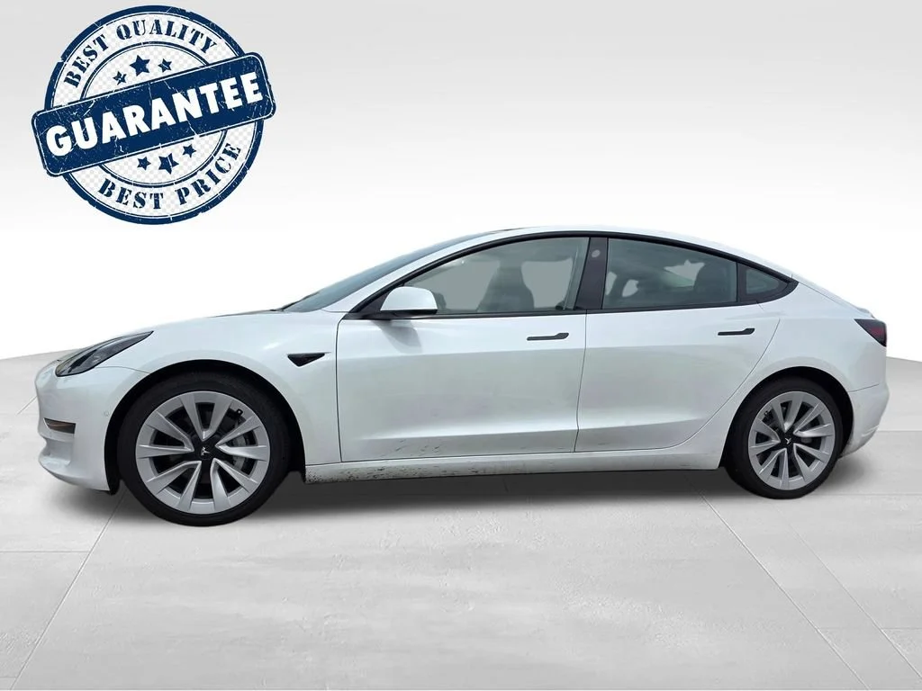 Used 2022  Tesla RWD image 3