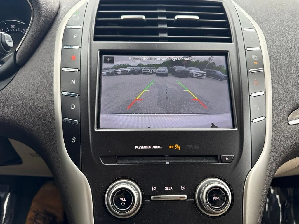 Used 2019 White Lincoln Reserve image 11