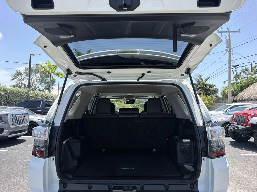 Used 2023 White Toyota SR5 Premium image 33