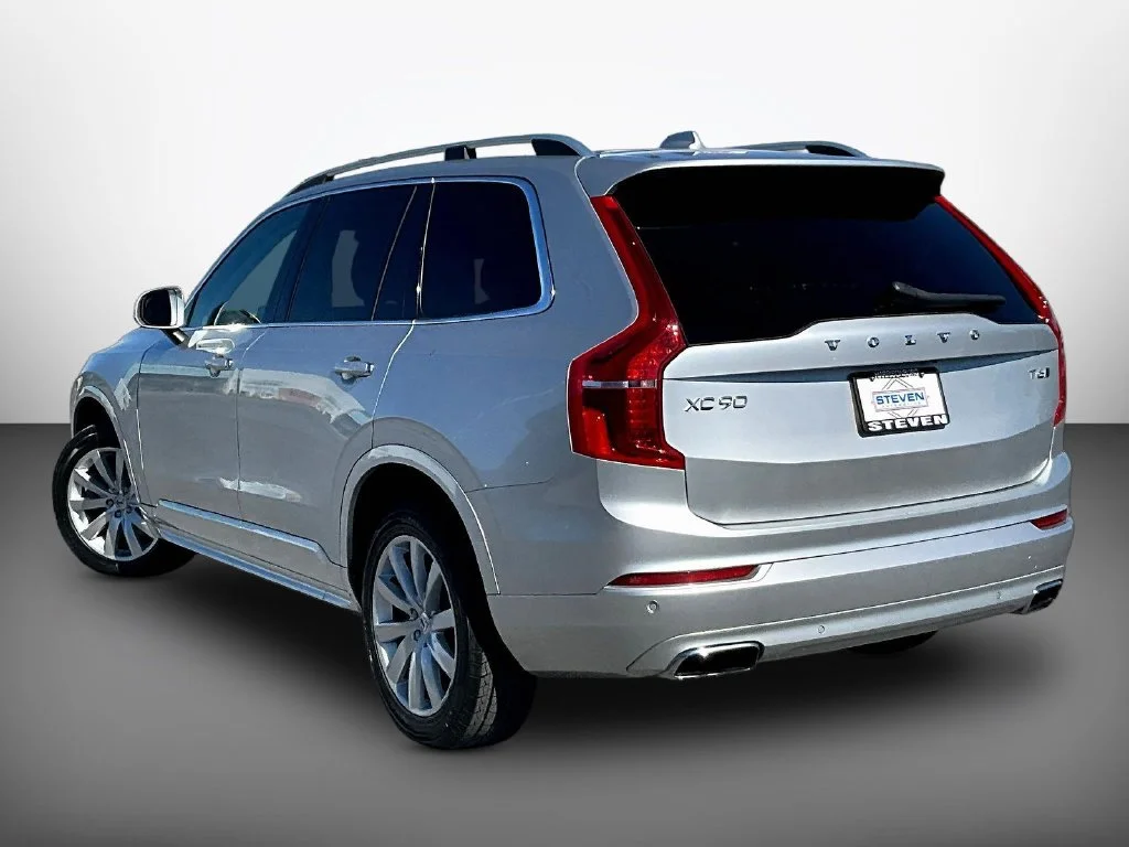 Used 2019 Silver Volvo T6 Momentum image 4