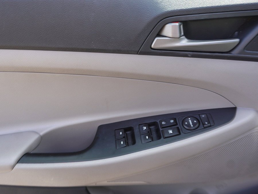 Used 2018 Gray Hyundai SEL image 18