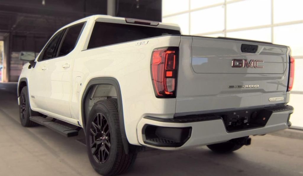 Used 2024 White GMC Elevation image 4