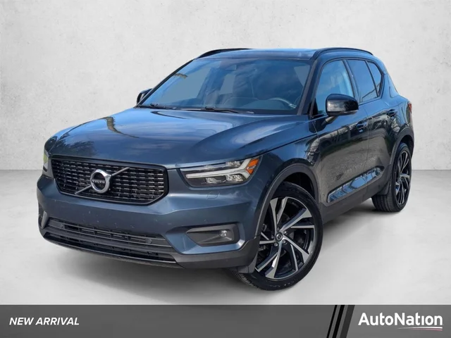 2022 Volvo XC40 R-Design