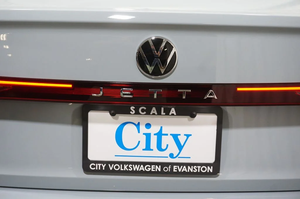 Certified Used 2025 Gray Volkswagen 1.5T SE image 29