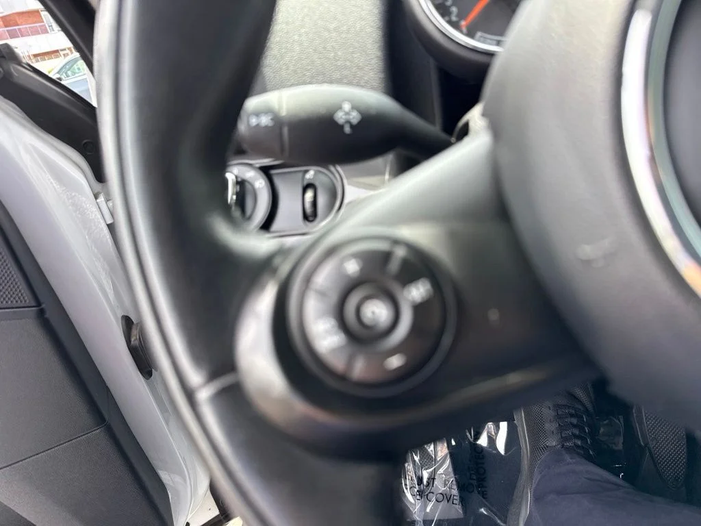 Used 2019 White MINI Classic image 23