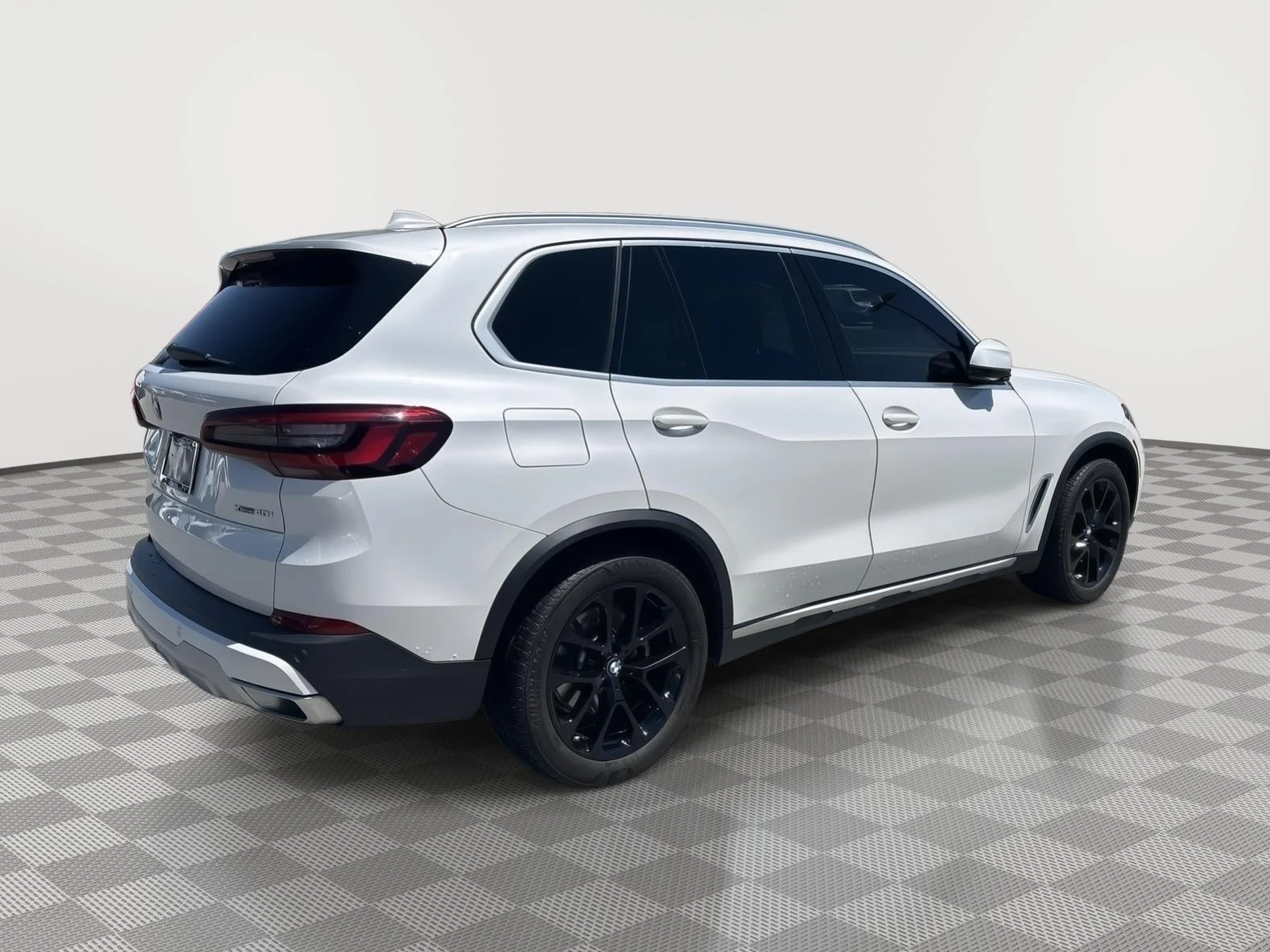 Used 2023 Mineral White Metallic BMW xDrive40i image 3