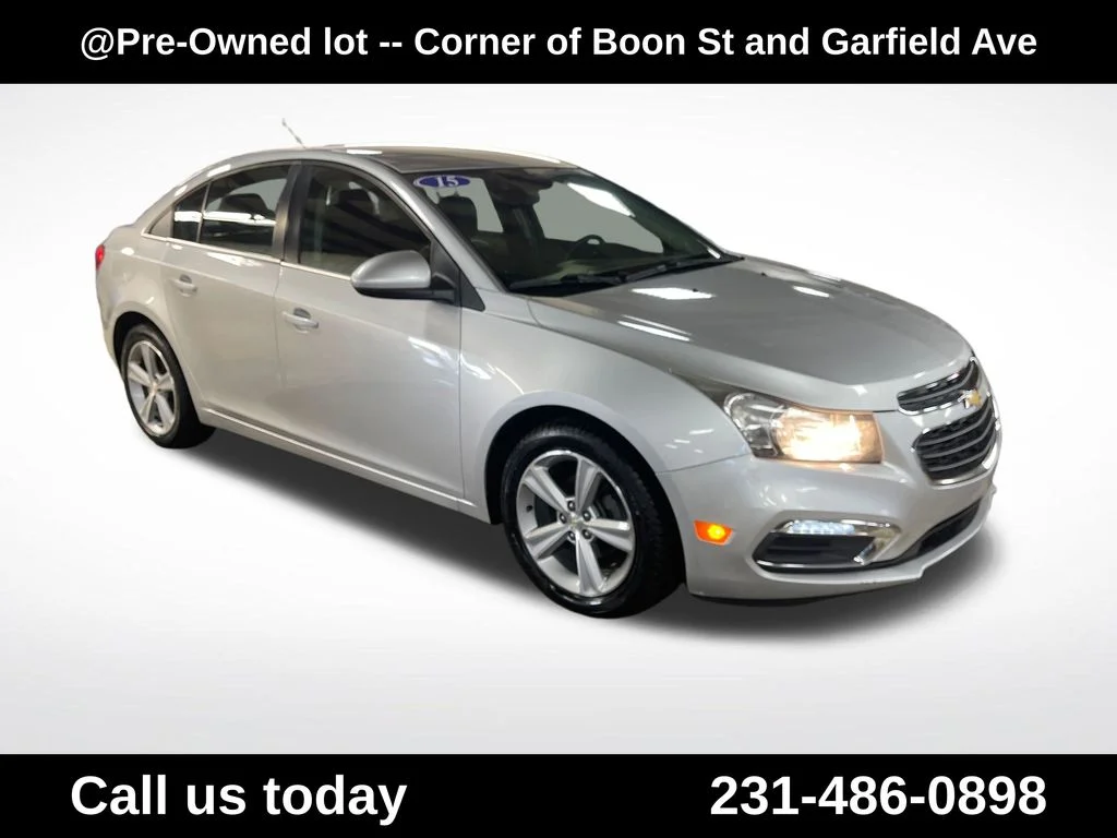 Used 2015 Silver Chevrolet 2LT image 7