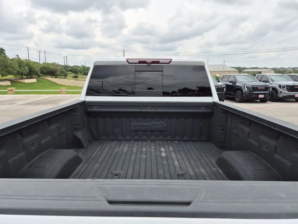 Used 2022 White Chevrolet High Country image 40