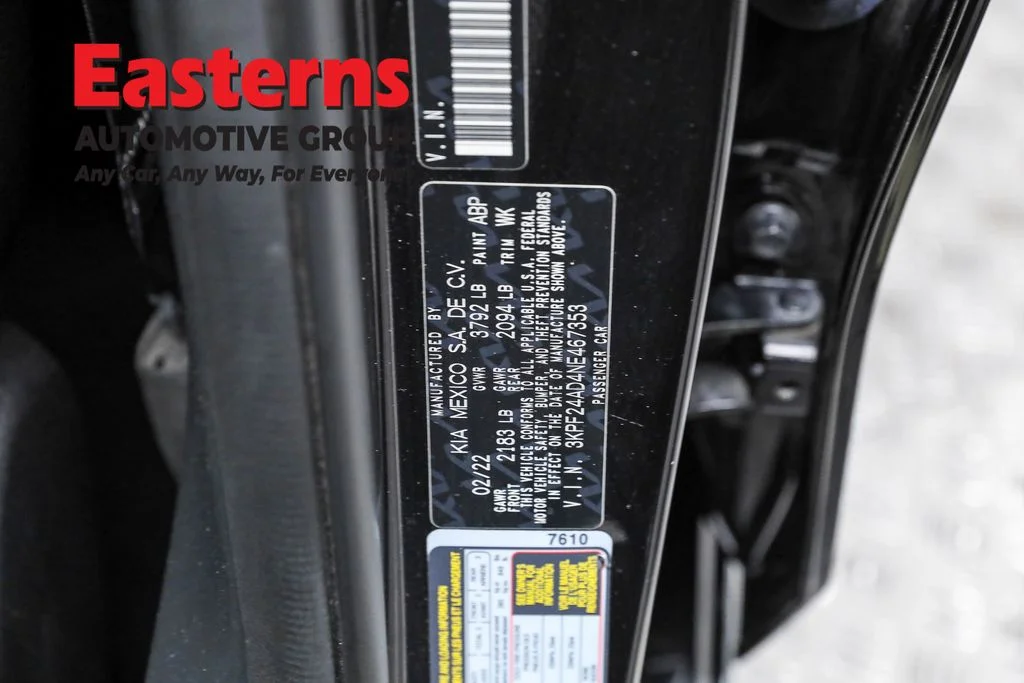 Used 2022 Black Kia LXS image 31