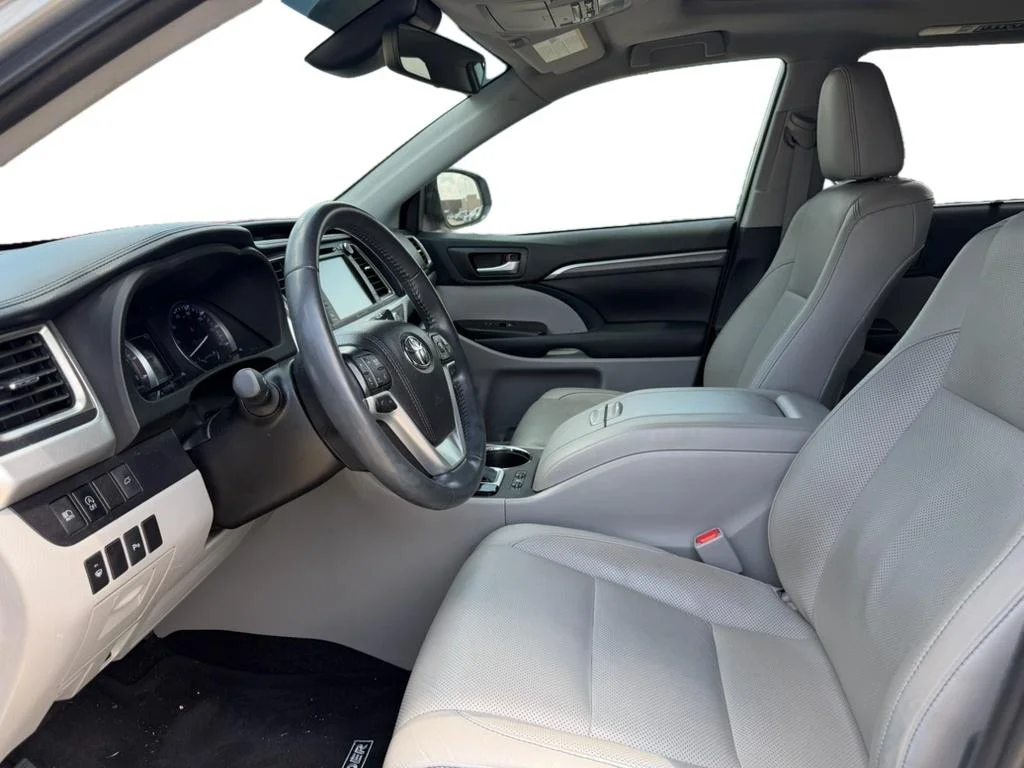 Used 2019 Celestial Silver Metallic Toyota Limited image 9