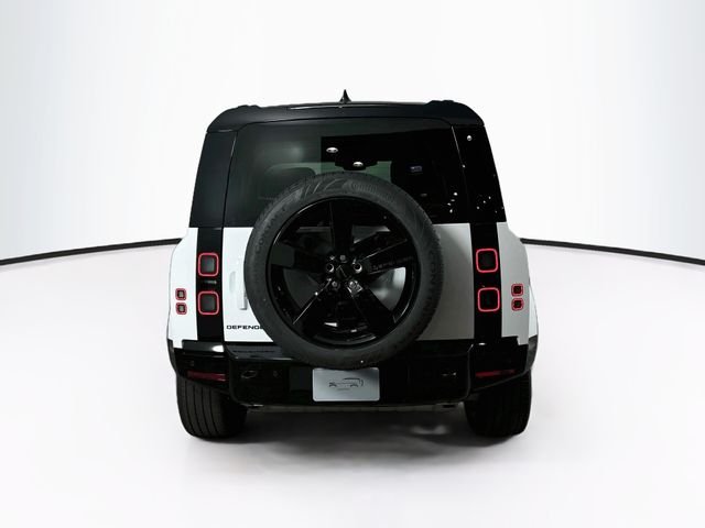 New 2026 White Land Rover X-Dynamic SE image 6