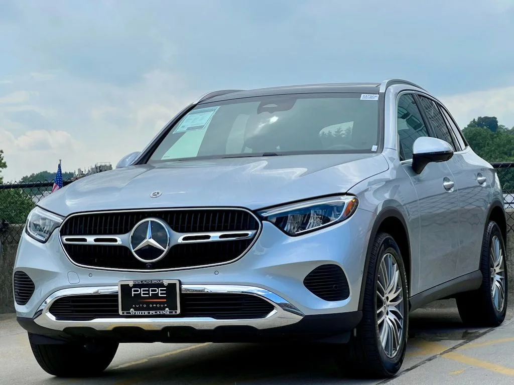 Certified Used 2026  Mercedes-Benz GLC 300 image 3