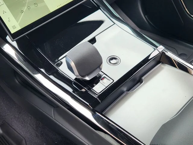 New 2026 Varesine Blue Land Rover Dynamic SE image 19